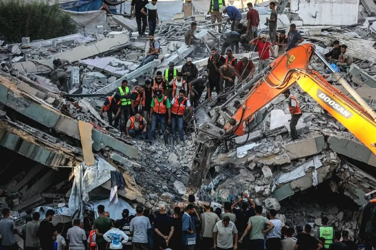 "Is Anyone Here?".. The Al-Sa'ada Building Turns Into a Mass Grave Between the Tents of Death and the Guillotine of Concrete