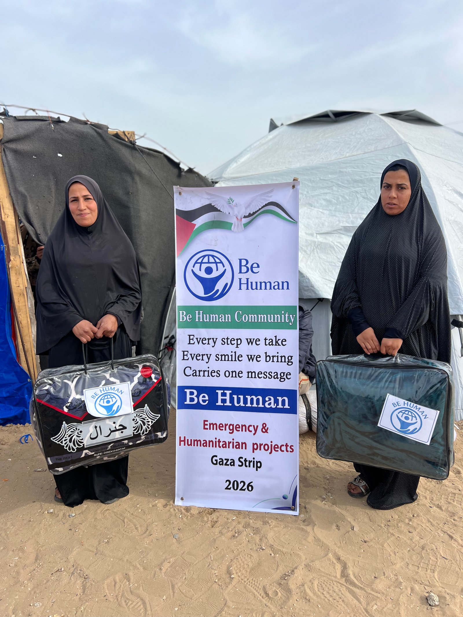 Distribution of winter blankets to displaced families. image 5