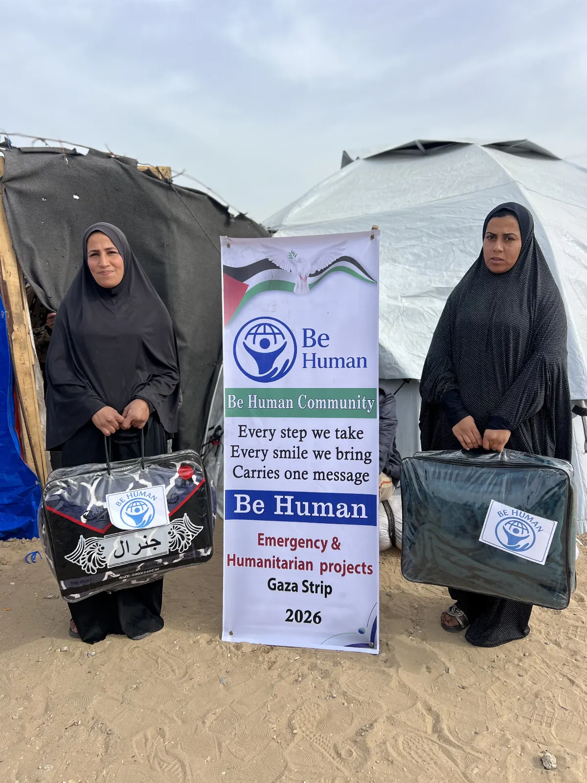 Distribution of winter blankets to displaced families. image 5