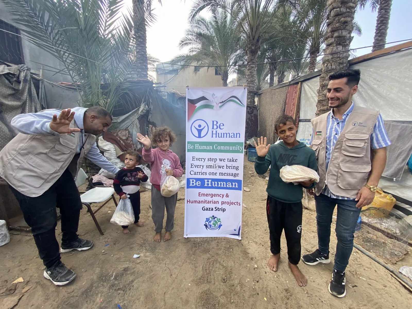 Distribution of Bread for Displaced Families in Khan Younis image 8
